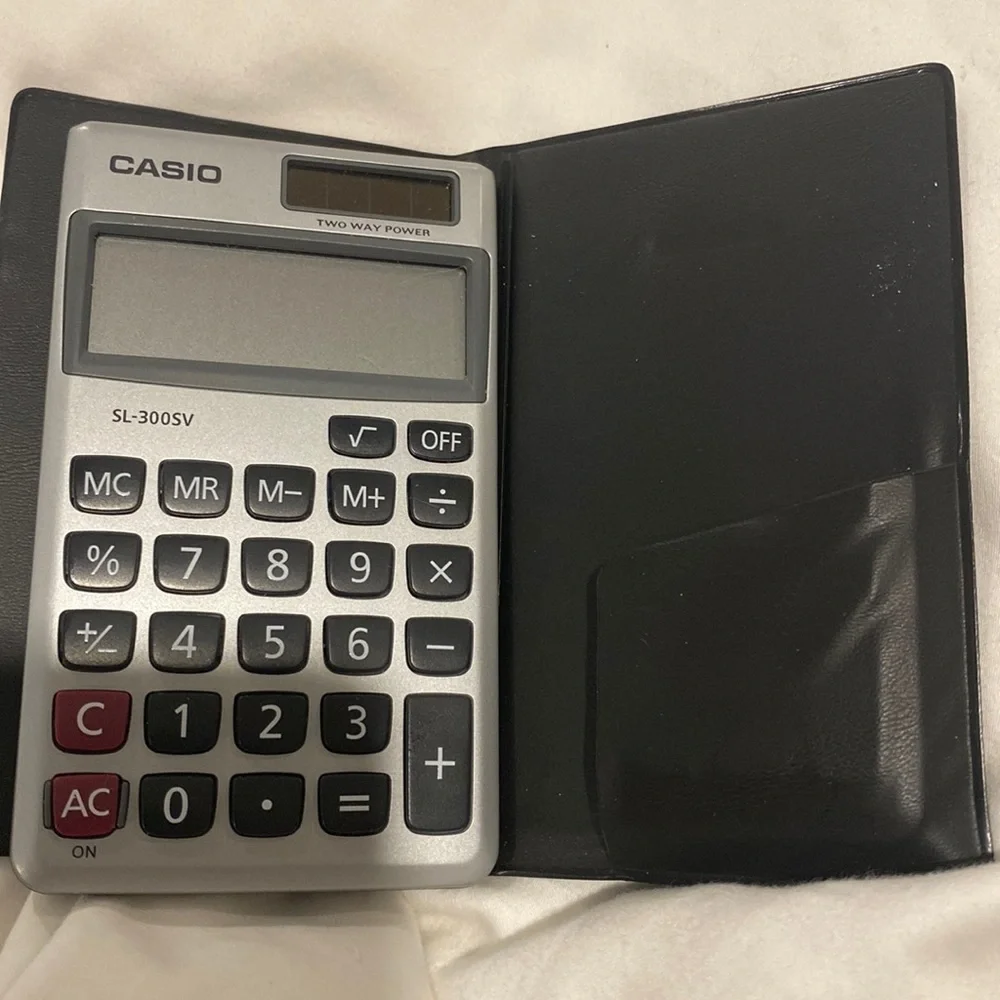 CASIO SMALL CALCULATOR WITH PLASTIC CASE - Picture 1 of 9